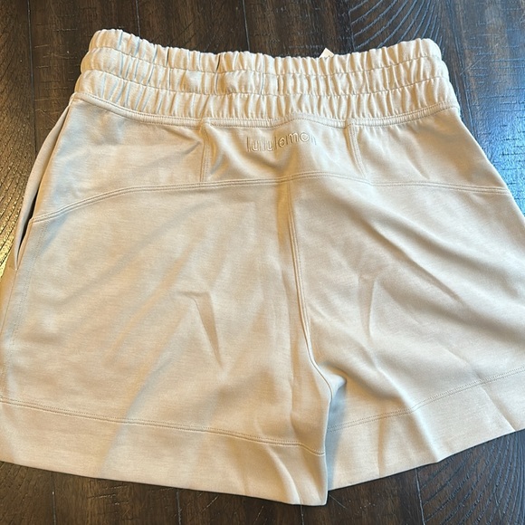 Soft Ambitions High-Rise Shorts - Picture 3 of 3